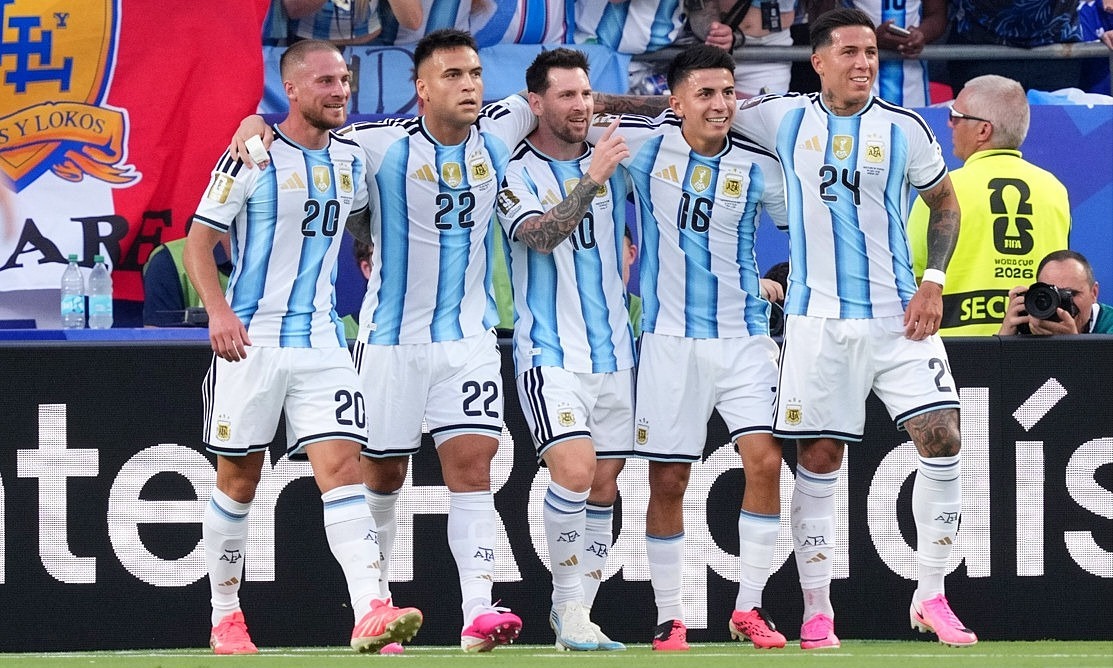 Mac Allister: ‘Rất khó học theo Messi’ – Bài học từ thiên tài và cơ hội trải nghiệm đẳng cấp tại XX88 - hình ảnh - appxx88.vip
