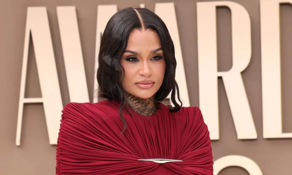 Ca sĩ Mỹ Kehlani tỏa sáng với thiết kế của NTK Việt Nam tại lễ trao giải BET 2026 - hình ảnh - appxx88.vip