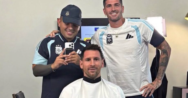 Đối thủ của vợ Messi lại gây sốt: Đi cắt tóc cũng không rời thủ quân Argentina nửa bước - hình ảnh - appxx88.vip