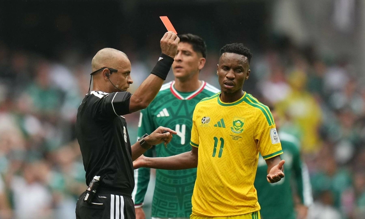Trọng tài gây tranh cãi trong trận khai mạc World Cup 2026: Khoảnh khắc hiểu lầm vì rào cản ngôn ngữ - hình ảnh - appxx88.vip