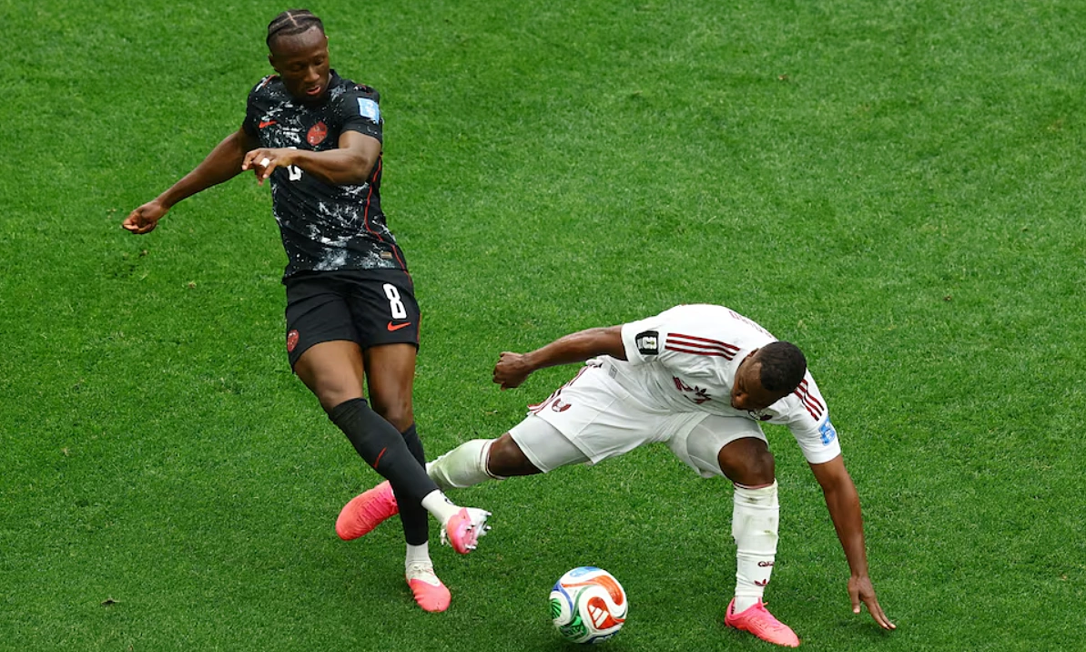 FIFA phạt nặng cầu thủ Qatar làm gãy chân tiền vệ Canada tại World Cup 2026 - hình ảnh - appxx88.vip