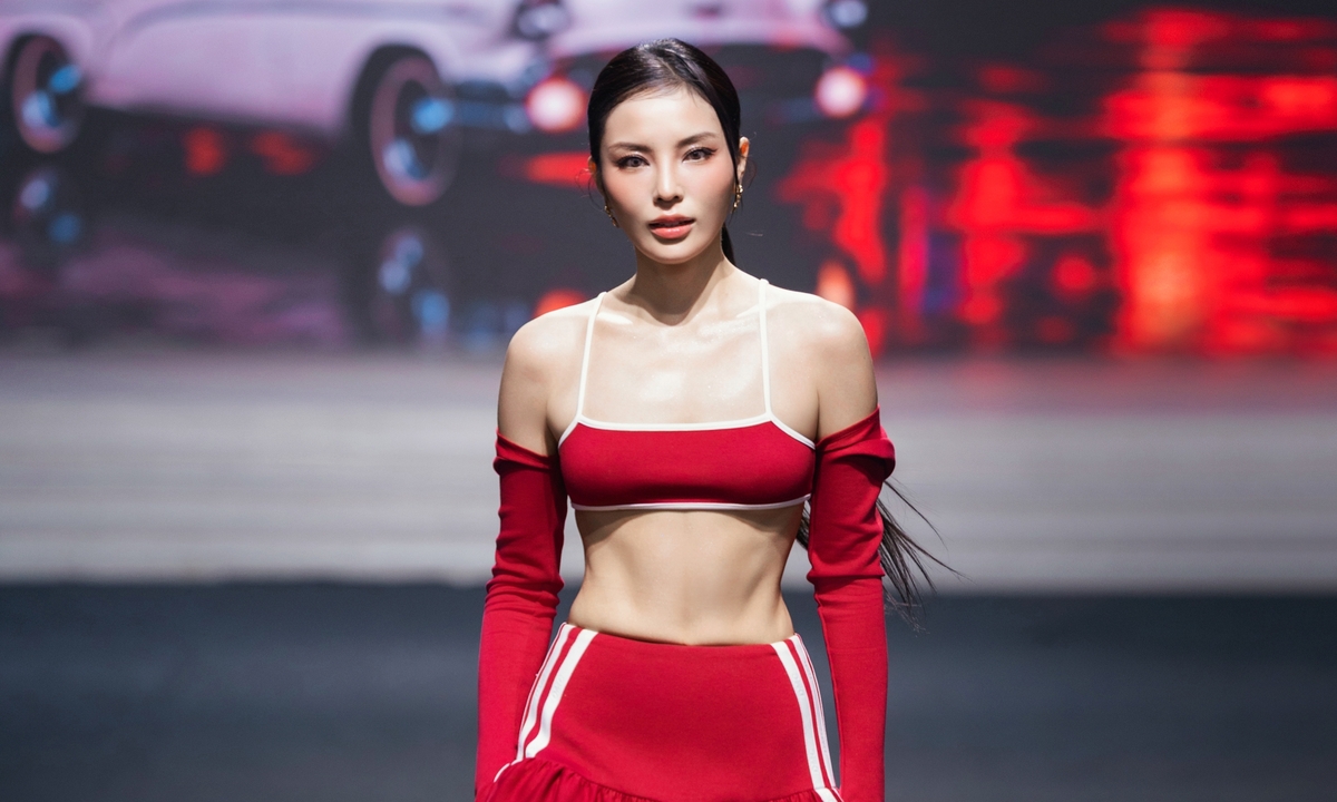 Đỗ Mạnh Cường lăng xê phong cách thể thao tại show DMC - hình ảnh - appxx88.vip