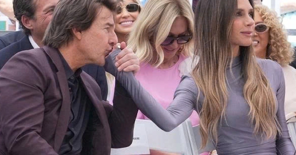 Khoảnh khắc Tom Cruise hôn tay Victoria Beckham gây xôn xao tại lễ vinh danh David - hình ảnh - appxx88.vip Khoảnh khắc Tom Cruise hôn tay Victoria Beckham gây xôn xao tại lễ vinh danh David - hình ảnh - appxx88.vip