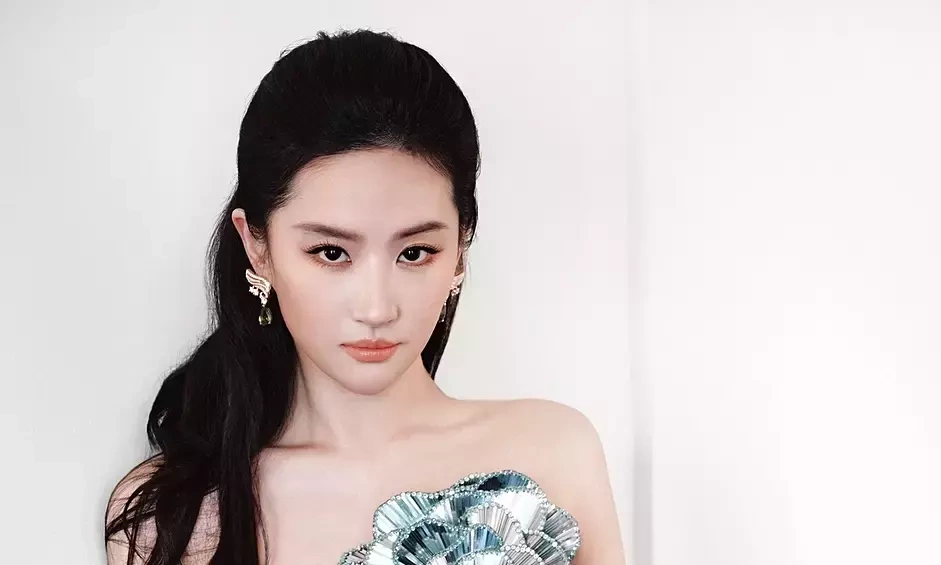 XX88 VIP: Lưu Diệc Phi tỏa sáng với váy ‘bông hồng thủy tinh’ tại sự kiện sao - hình ảnh - appxx88.vip
