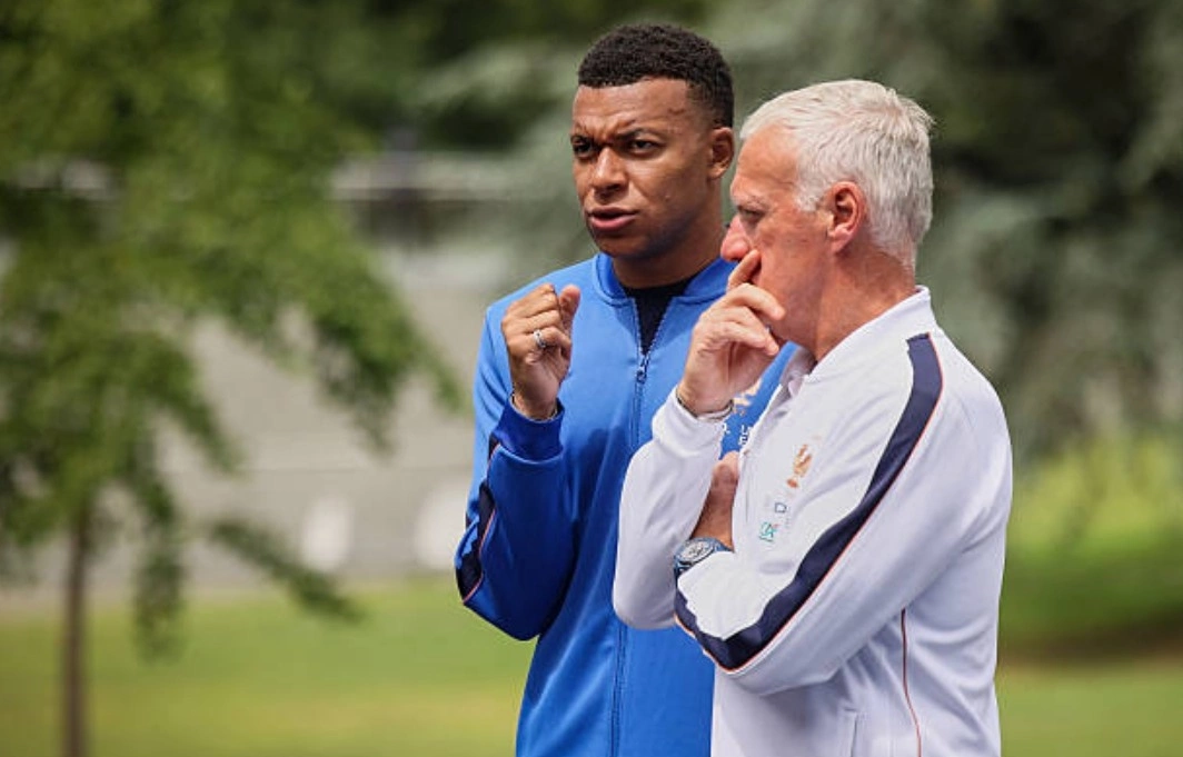 Deschamps: ‘Nhiều HLV cũng ngốc như tôi khi xếp Mbappe đá trung phong’ - hình ảnh - appxx88.vip