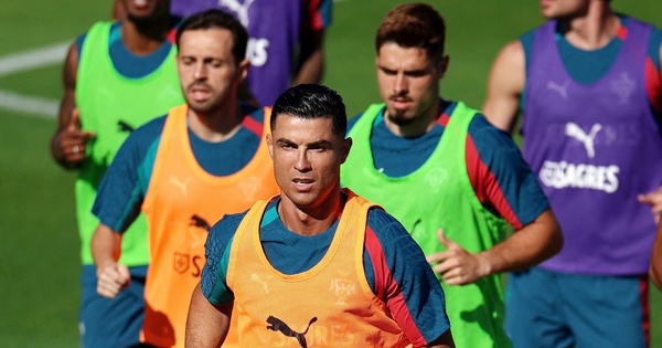 Ronaldo Bật Chế Độ Chinh Phục Cúp Vàng, Cơ Hội Đặt Cược Hấp Dẫn Trên XX88 - hình ảnh - appxx88.vip Ronaldo Bật Chế Độ Chinh Phục Cúp Vàng, Cơ Hội Đặt Cược Hấp Dẫn Trên XX88 - hình ảnh - appxx88.vip