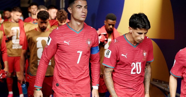 ‘Fan cuồng’ Ronaldo trút giận lên đồng đội sau trận hòa Congo: Cơ hội cá cược thể thao uy tín cho người hâm mộ Việt - hình ảnh - appxx88.vip