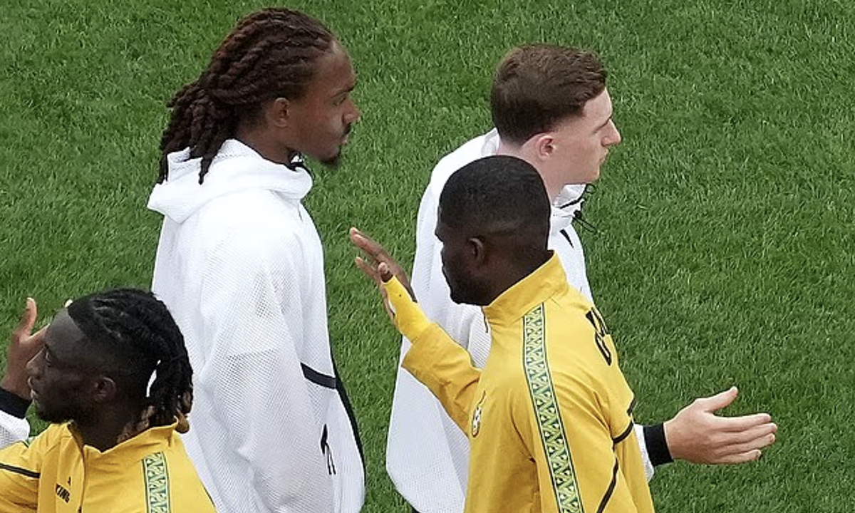 Cầu thủ Anh từ chối bắt tay đối thủ ở World Cup: Djed Spence và hành động gây tranh cãi - hình ảnh - appxx88.vip Cầu thủ Anh từ chối bắt tay đối thủ ở World Cup: Djed Spence và hành động gây tranh cãi - hình ảnh - appxx88.vip