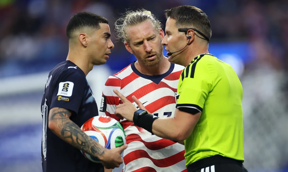Luật VAR mới giúp thủ quân Đội tuyển Mỹ tránh thẻ vàng tại World Cup 2026 - hình ảnh - appxx88.vip