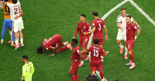 HLV Tây Ban Nha gây sốt với cảnh ôm Ronaldo: ‘Tôi ngưỡng mộ giá trị anh ấy…’ - hình ảnh - appxx88.vip HLV Tây Ban Nha gây sốt với cảnh ôm Ronaldo: ‘Tôi ngưỡng mộ giá trị anh ấy…’ - hình ảnh - appxx88.vip