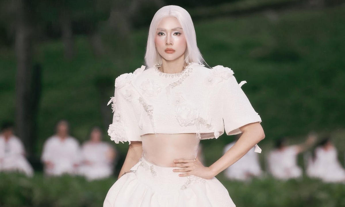Võ Hoàng Yến ‘cưỡi’ môtô địa hình làm vedette show thời trang tại Lăng Cô - hình ảnh - appxx88.vip Võ Hoàng Yến ‘cưỡi’ môtô địa hình làm vedette show thời trang tại Lăng Cô - hình ảnh - appxx88.vip