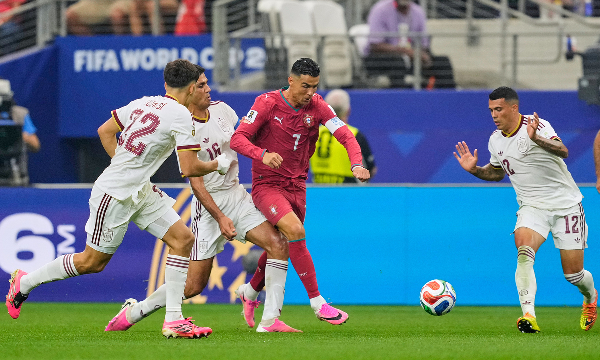 Ronaldo Nhận Điểm Thấp Nhất Trận Thua Tây Ban Nha: Cơ Hội Để Suy Ngẫm và Hành Động - hình ảnh - appxx88.vip