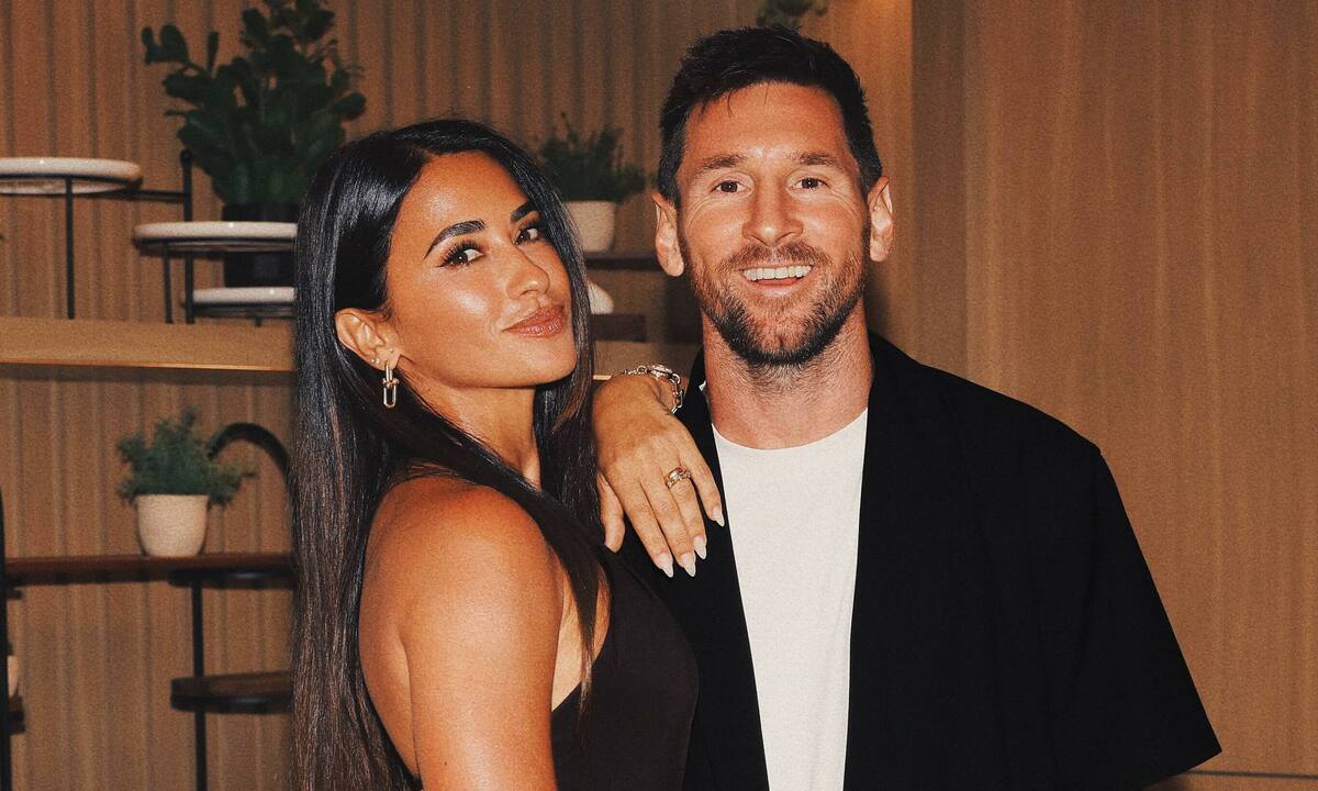 XX88 cược bóng đá: Câu chuyện tình 30 năm của Messi và vợ – Từ tuổi thơ đến đỉnh cao danh vọng - hình ảnh - appxx88.vip